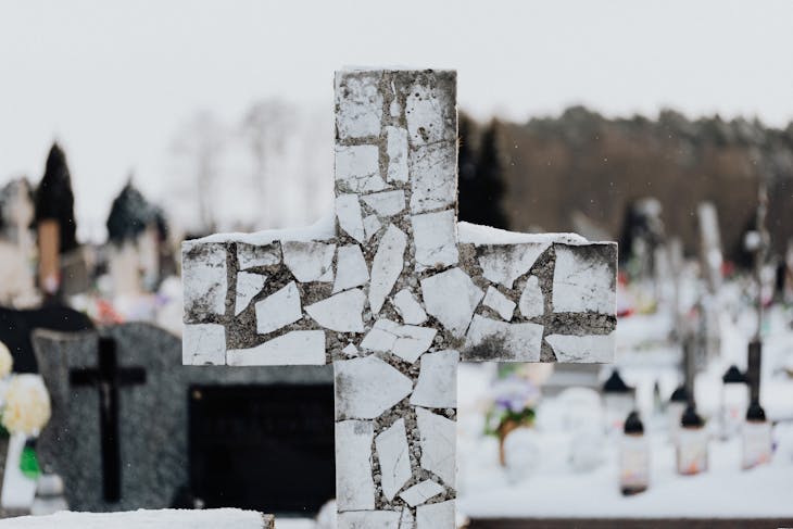 Jak zorganizować pogrzeb - praktyczne kroki i formalności